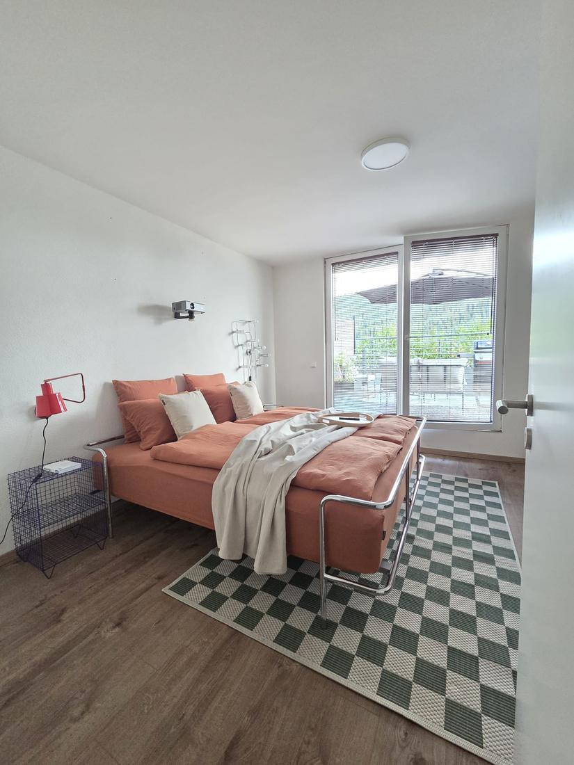 King-Size-Bett mit 180 cm Breite